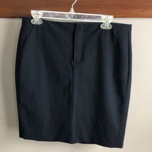 GAP Navy blue pinstripe skirt with front zipper and pockets!